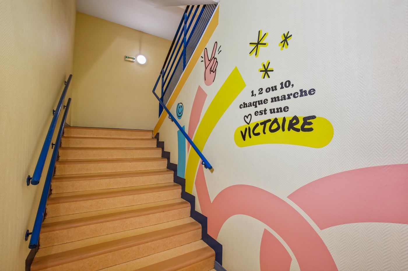Cage d'escalier « 1, 2 ou 10, chaque marche est une victoire »
